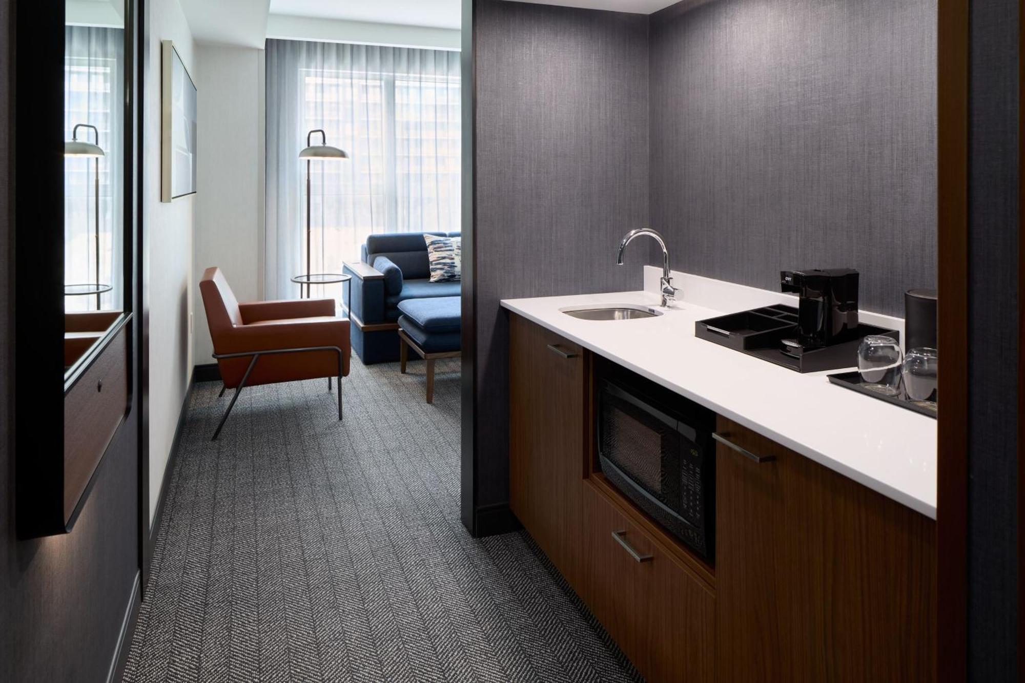 Courtyard By Marriott Montreal Laval