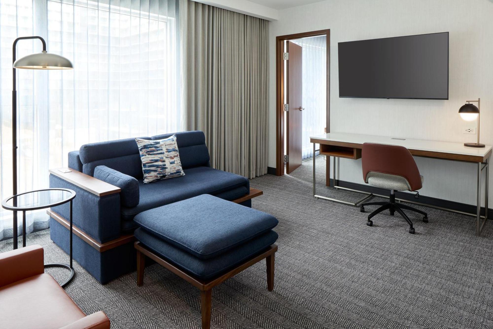 Courtyard By Marriott Montreal
