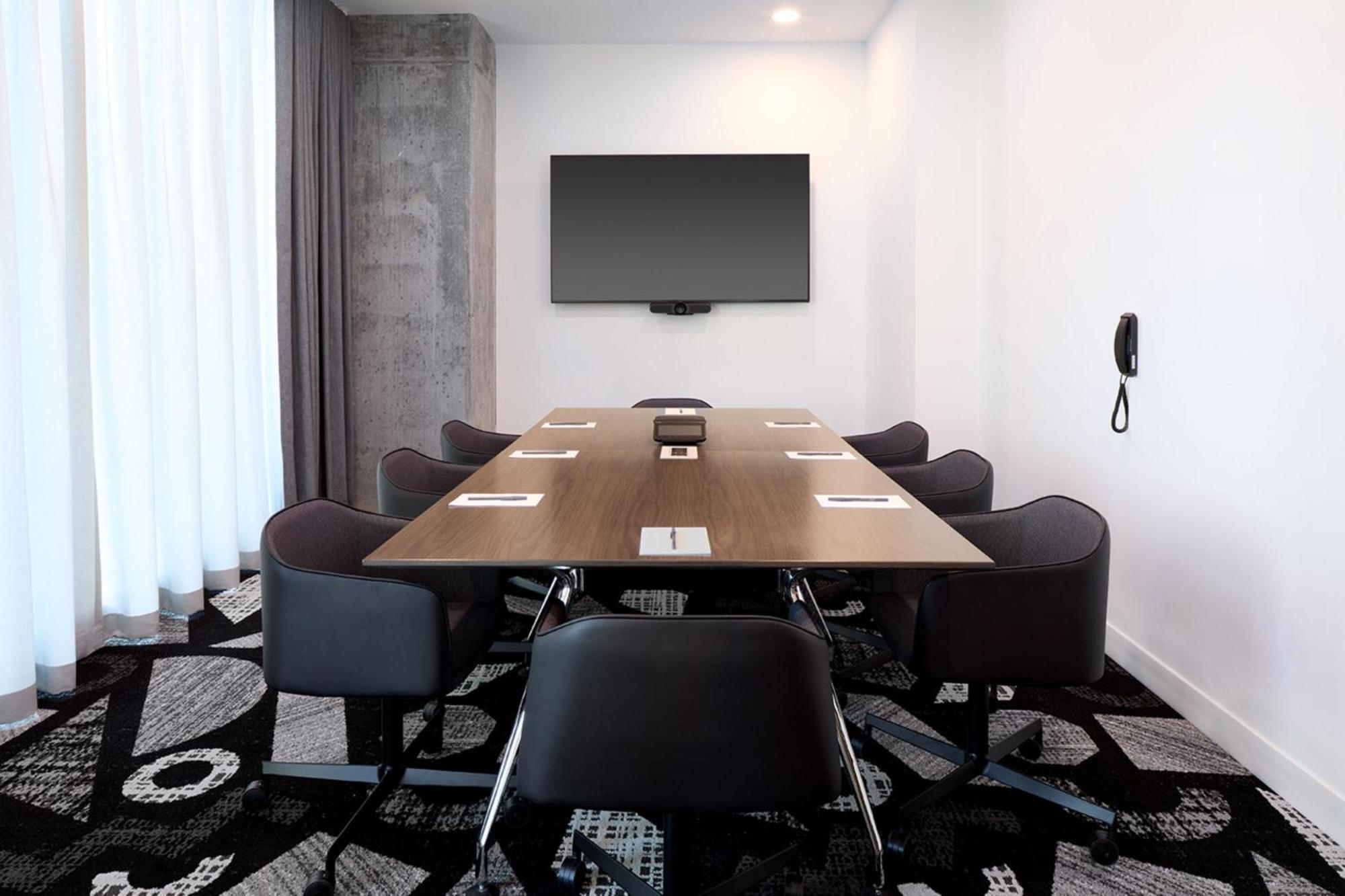 Courtyard By Marriott Montreal Hotel 4*