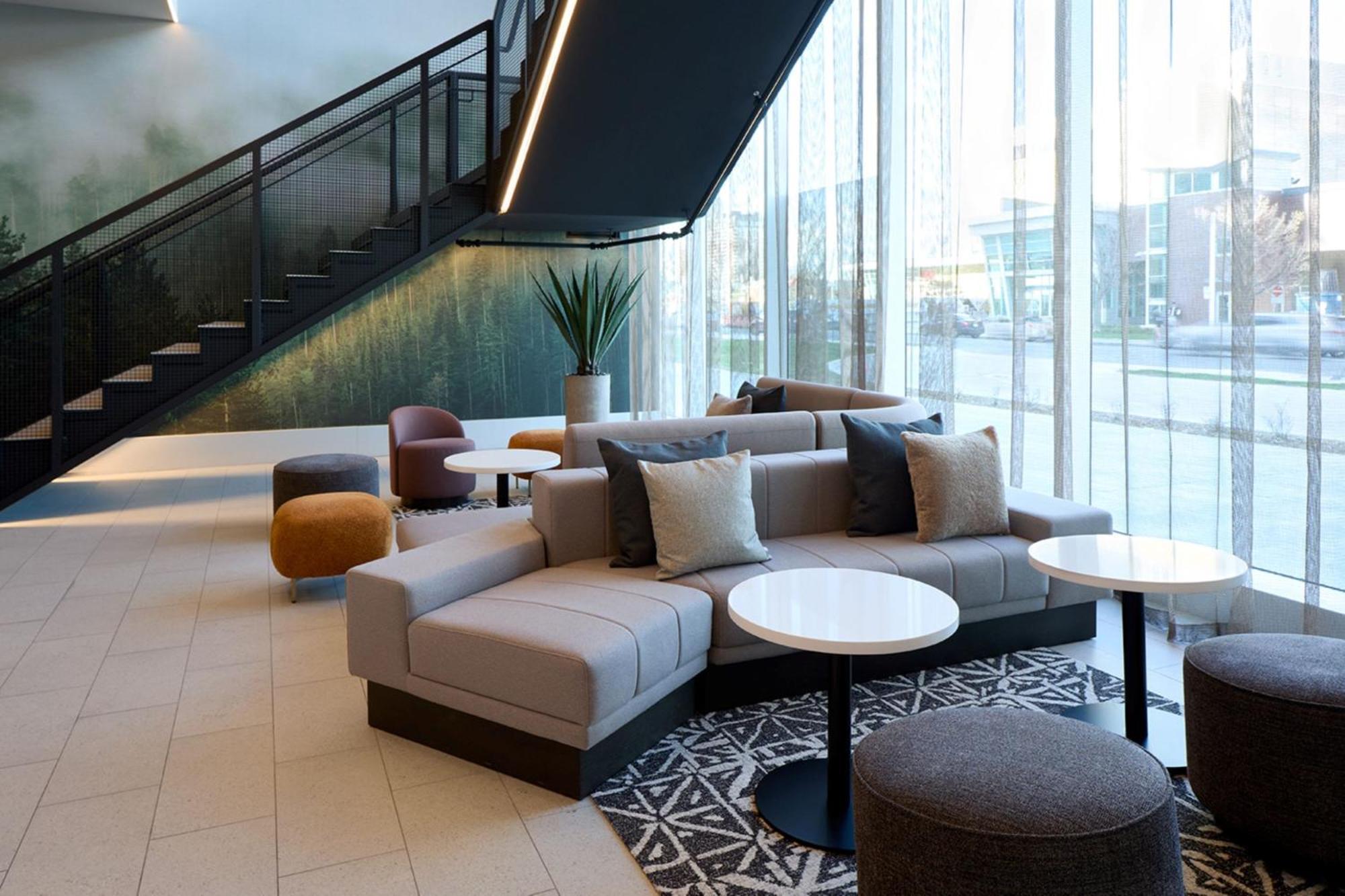 Courtyard By Marriott Montreal Hotel Laval