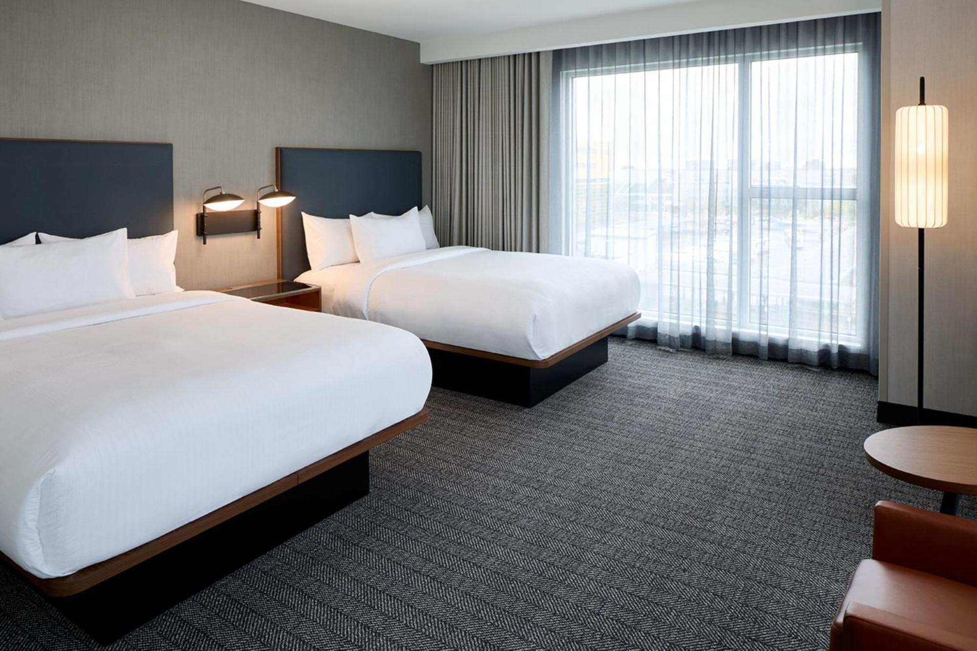 Courtyard By Marriott Montreal Hotel