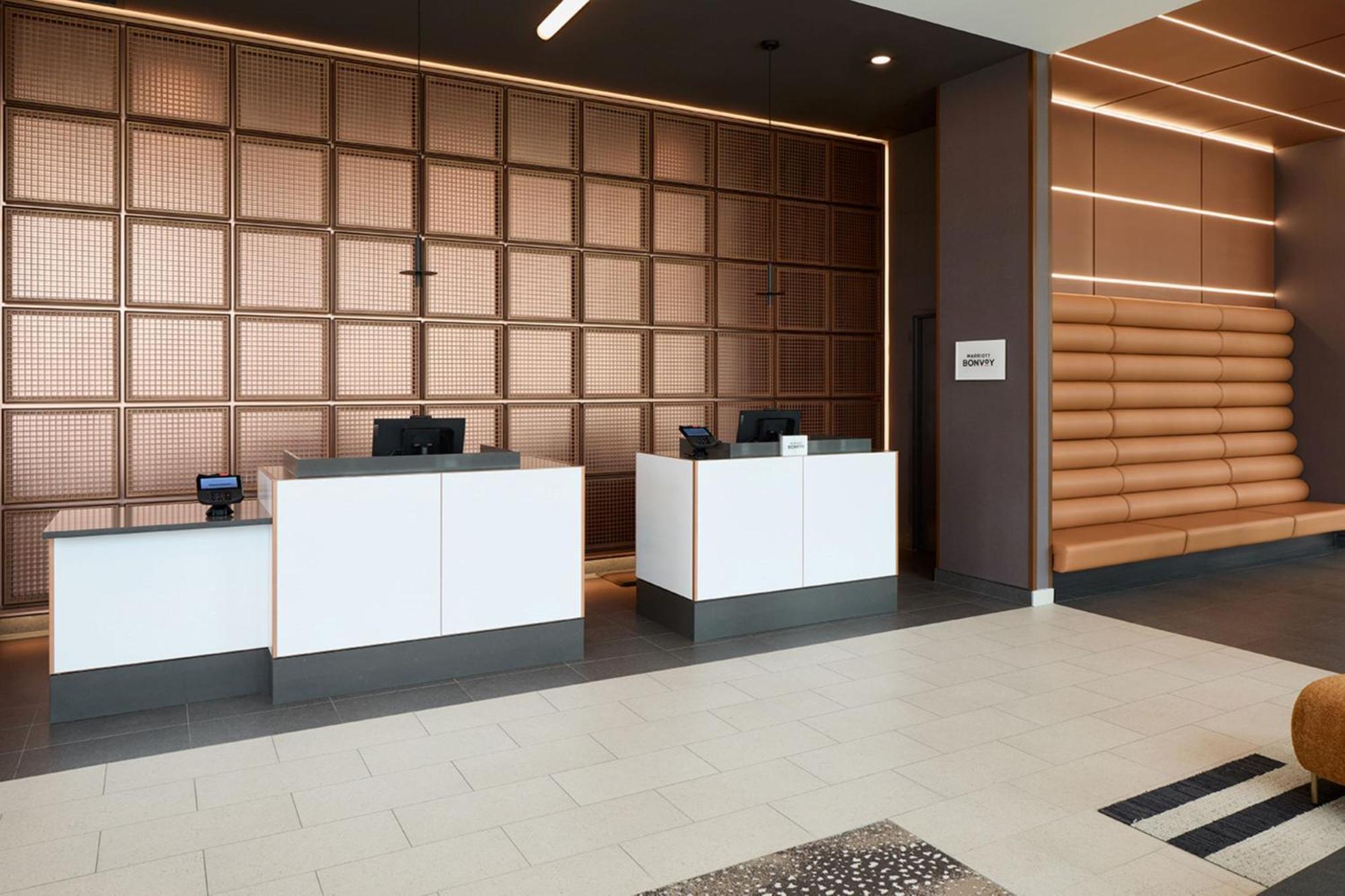 Hotel Courtyard By Marriott Montreal 4*